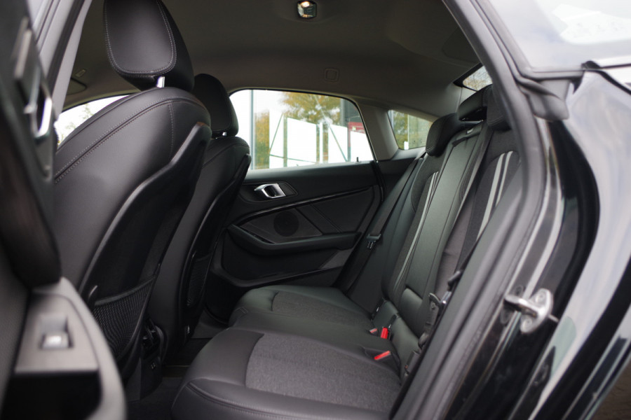 BMW 2 Serie Gran Coupé 218i Automaat Sport Line Business Edition, LED, Sportstoelen, Cruise Control, Carplay, Camera