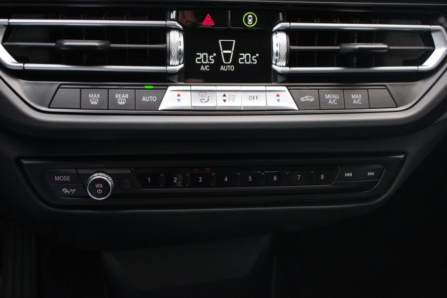 BMW 2 Serie Gran Coupé 218i Automaat Sport Line Business Edition, LED, Sportstoelen, Cruise Control, Carplay, Camera