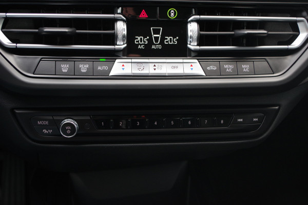 BMW 2 Serie Gran Coupé 218i Automaat Sport Line Business Edition, LED, Sportstoelen, Cruise Control, Carplay, Camera