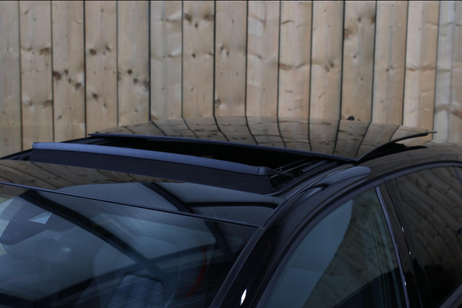 Volkswagen Golf 2.0 TSI GTI *Pano*Camera*Stoel- Stuurverwarming*