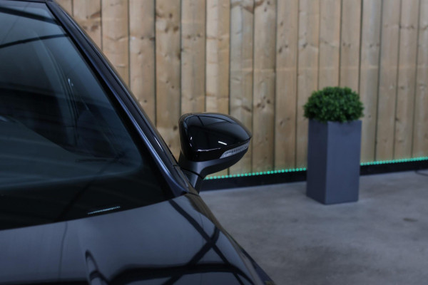 Volkswagen Golf 2.0 TSI GTI *Pano*Camera*Stoel- Stuurverwarming*