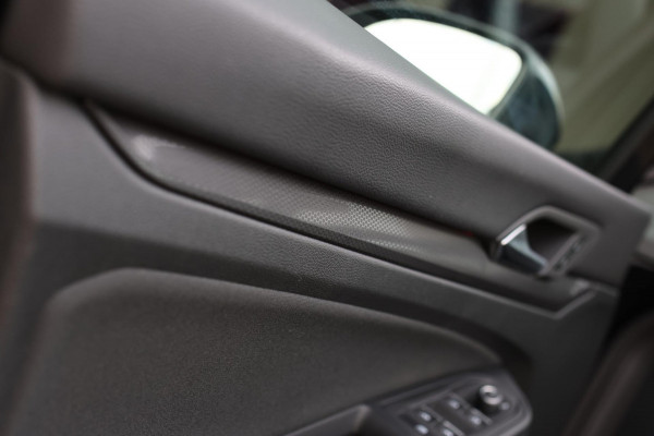 Volkswagen Golf 2.0 TSI GTI *Pano*Camera*Stoel- Stuurverwarming*