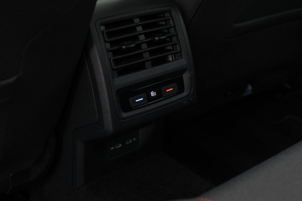 Volkswagen Golf 2.0 TSI GTI *Pano*Camera*Stoel- Stuurverwarming*