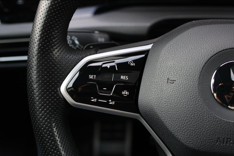 Volkswagen Golf 2.0 TSI GTI *Pano*Camera*Stoel- Stuurverwarming*