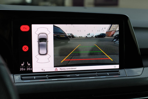 Volkswagen Golf 2.0 TSI GTI *Pano*Camera*Stoel- Stuurverwarming*