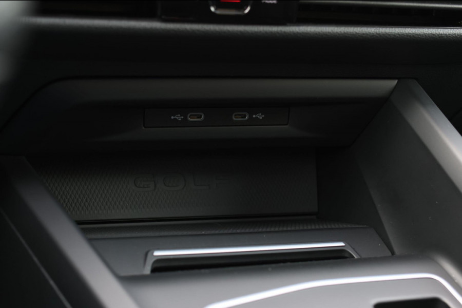 Volkswagen Golf 2.0 TSI GTI *Pano*Camera*Stoel- Stuurverwarming*