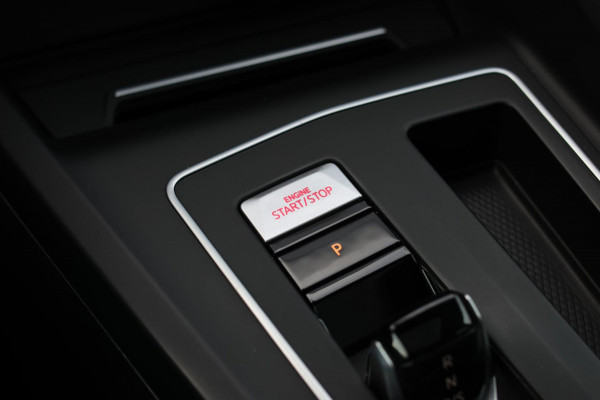 Volkswagen Golf 2.0 TSI GTI *Pano*Camera*Stoel- Stuurverwarming*