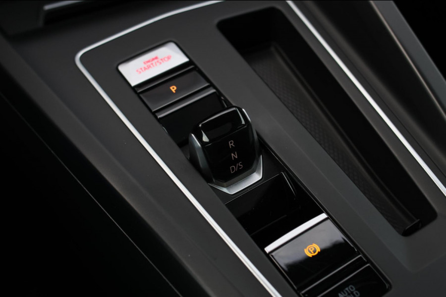 Volkswagen Golf 2.0 TSI GTI *Pano*Camera*Stoel- Stuurverwarming*