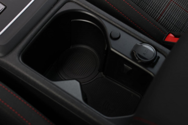 Volkswagen Golf 2.0 TSI GTI *Pano*Camera*Stoel- Stuurverwarming*