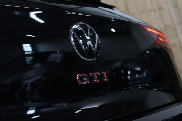 Volkswagen Golf 2.0 TSI GTI *Pano*Camera*Stoel- Stuurverwarming*