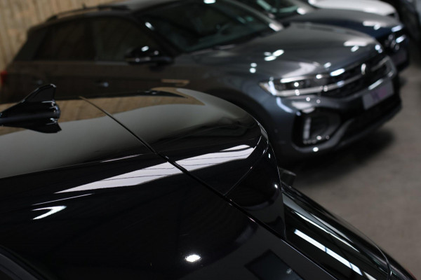 Volkswagen Golf 2.0 TSI GTI *Pano*Camera*Stoel- Stuurverwarming*