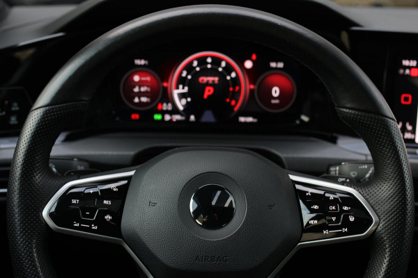 Volkswagen Golf 2.0 TSI GTI *Pano*Camera*Stoel- Stuurverwarming*