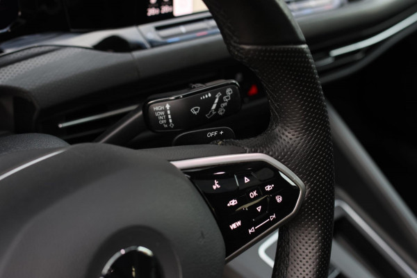 Volkswagen Golf 2.0 TSI GTI *Pano*Camera*Stoel- Stuurverwarming*