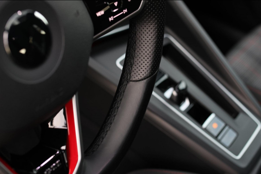 Volkswagen Golf 2.0 TSI GTI *Pano*Camera*Stoel- Stuurverwarming*