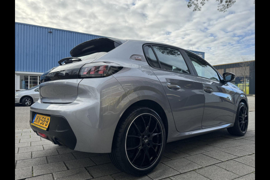 Peugeot 208 1.2 PureTech OutLaw Edition- Navigatie / Apple CarPlay I Airco I 18 inch Sport velgen I LED I PDC I Dealer onderhouden