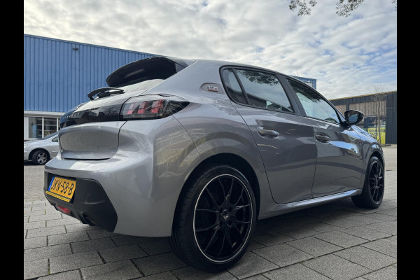 Peugeot 208 1.2 PureTech OutLaw Edition- Navigatie / Apple CarPlay I Airco I 18 inch Sport velgen I LED I PDC I Dealer onderhouden