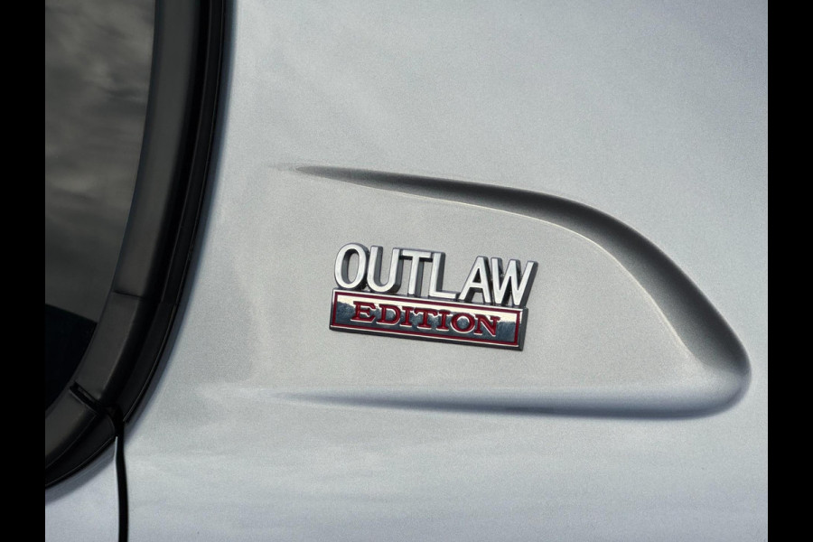 Peugeot 208 1.2 PureTech OutLaw Edition- Navigatie / Apple CarPlay I Airco I 18 inch Sport velgen I LED I PDC I Dealer onderhouden