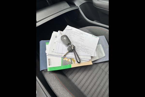 Peugeot 208 1.2 PureTech OutLaw Edition- Navigatie / Apple CarPlay I Airco I 18 inch Sport velgen I LED I PDC I Dealer onderhouden