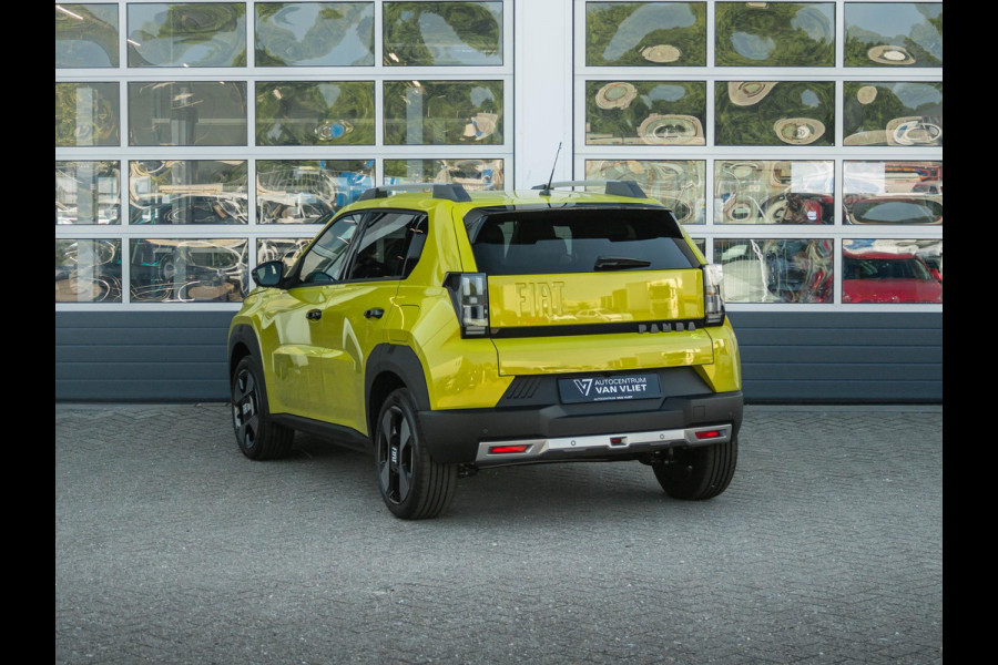 Fiat Grande Panda La Prima 11 kW 44 kWh | Uit voorraad leverbaar | Clima | Cruise | Camera | Apple Carplay | 17" | Navi | Winter Pack