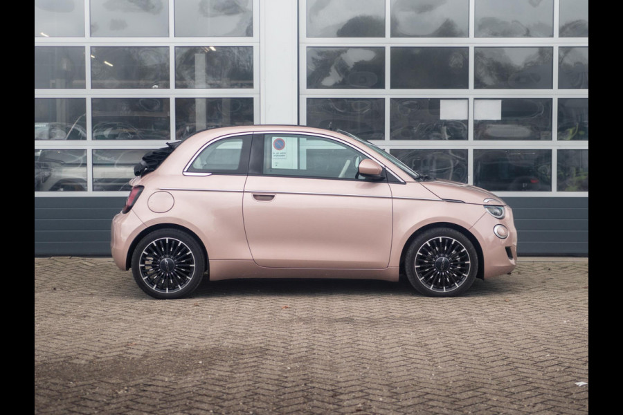 Fiat 500E La Prima 42 kWh Cabrio | Apple Carplay - Android Auto | Leer | 17" LM velgen|