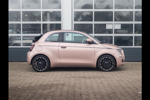 Fiat 500E La Prima 42 kWh Cabrio | Apple Carplay - Android Auto | Leer | 17" LM velgen|