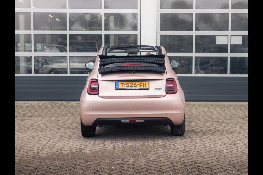 Fiat 500E La Prima 42 kWh Cabrio | Apple Carplay - Android Auto | Leer | 17" LM velgen|
