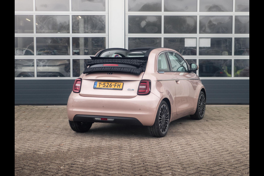Fiat 500E La Prima 42 kWh Cabrio | Apple Carplay - Android Auto | Leer | 17" LM velgen|