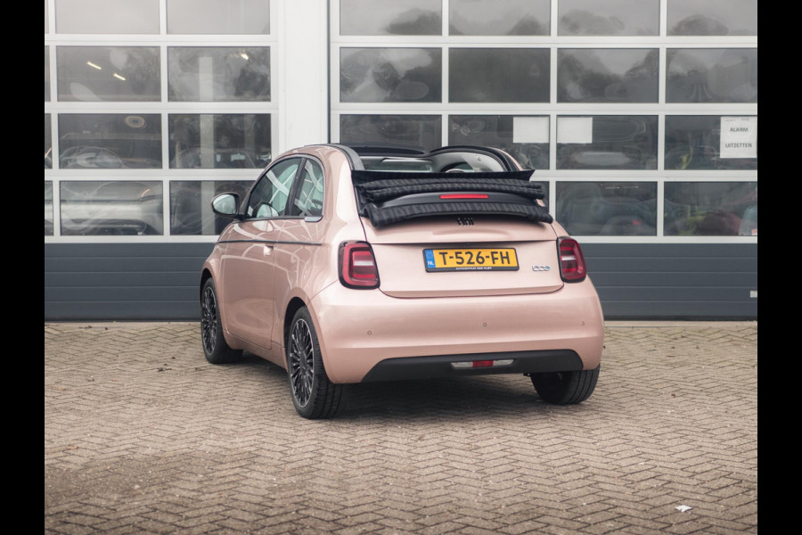 Fiat 500E La Prima 42 kWh Cabrio | Apple Carplay - Android Auto | Leer | 17" LM velgen|