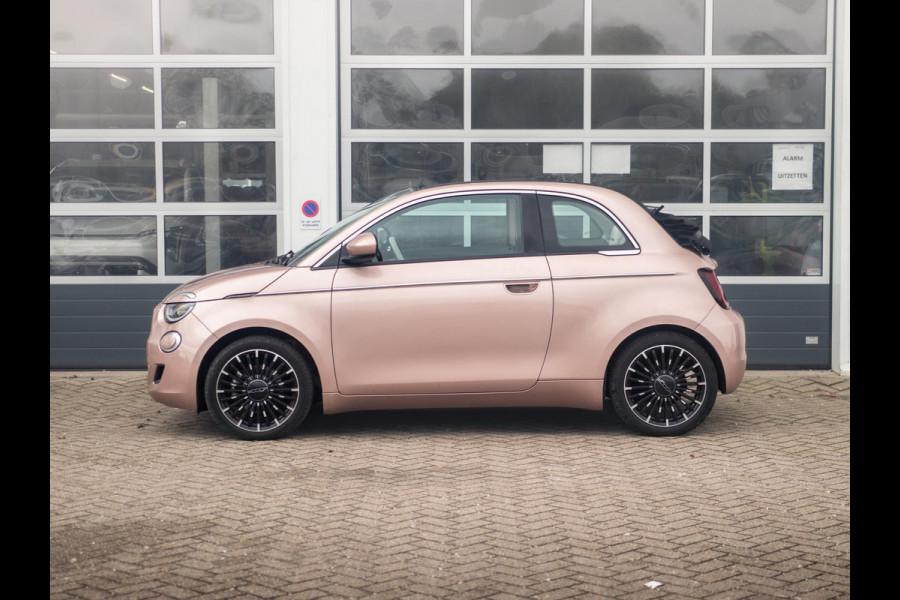 Fiat 500E La Prima 42 kWh Cabrio | Apple Carplay - Android Auto | Leer | 17" LM velgen|