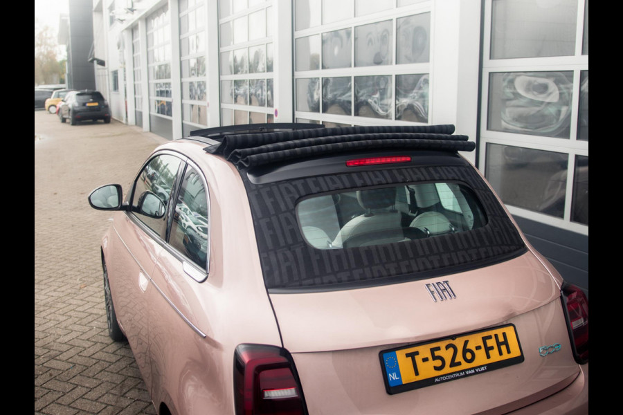 Fiat 500E La Prima 42 kWh Cabrio | Apple Carplay - Android Auto | Leer | 17" LM velgen|