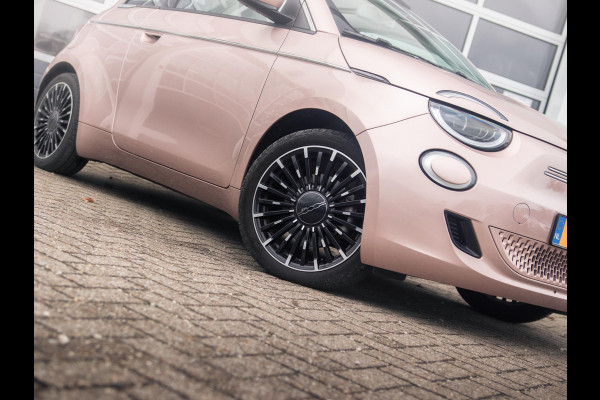 Fiat 500E La Prima 42 kWh Cabrio | Apple Carplay - Android Auto | Leer | 17" LM velgen|