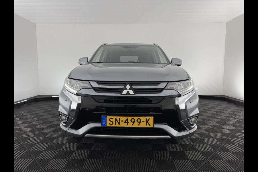 Mitsubishi Outlander 2.0 PHEV (Plug-In) Pure (INCL-BTW) Aut. *LEATHER-MICROFIBRE | COMFORTSEATS | CARPLAY | CAMERA | DAB+ | KEYLESS | PRIVACY-GLASS | SHIFT-PADDLES | TOWBAR | 16''ALU*
