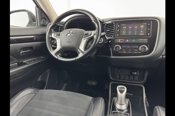 Mitsubishi Outlander 2.0 PHEV (Plug-In) Pure (INCL-BTW) Aut. *LEATHER-MICROFIBRE | COMFORTSEATS | CARPLAY | CAMERA | DAB+ | KEYLESS | PRIVACY-GLASS | SHIFT-PADDLES | TOWBAR | 16''ALU*