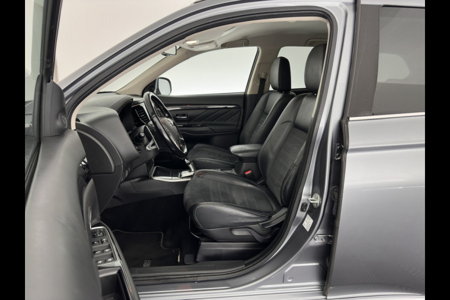 Mitsubishi Outlander 2.0 PHEV (Plug-In) Pure (INCL-BTW) Aut. *LEATHER-MICROFIBRE | COMFORTSEATS | CARPLAY | CAMERA | DAB+ | KEYLESS | PRIVACY-GLASS | SHIFT-PADDLES | TOWBAR | 16''ALU*