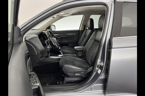 Mitsubishi Outlander 2.0 PHEV (Plug-In) Pure (INCL-BTW) Aut. *LEATHER-MICROFIBRE | COMFORTSEATS | CARPLAY | CAMERA | DAB+ | KEYLESS | PRIVACY-GLASS | SHIFT-PADDLES | TOWBAR | 16''ALU*
