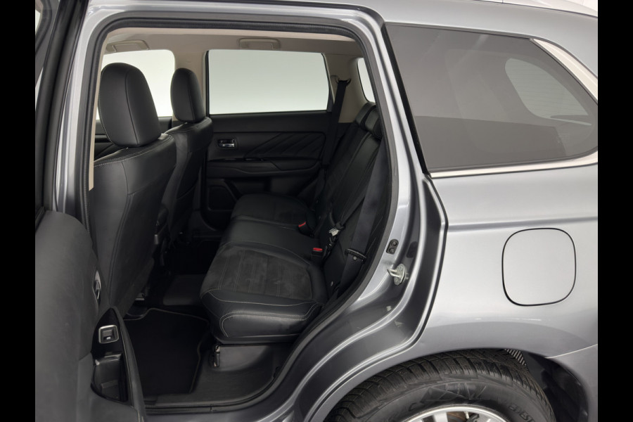 Mitsubishi Outlander 2.0 PHEV (Plug-In) Pure (INCL-BTW) Aut. *LEATHER-MICROFIBRE | COMFORTSEATS | CARPLAY | CAMERA | DAB+ | KEYLESS | PRIVACY-GLASS | SHIFT-PADDLES | TOWBAR | 16''ALU*