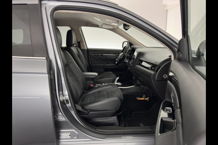 Mitsubishi Outlander 2.0 PHEV (Plug-In) Pure (INCL-BTW) Aut. *LEATHER-MICROFIBRE | COMFORTSEATS | CARPLAY | CAMERA | DAB+ | KEYLESS | PRIVACY-GLASS | SHIFT-PADDLES | TOWBAR | 16''ALU*