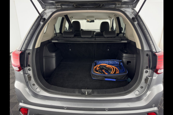 Mitsubishi Outlander 2.0 PHEV (Plug-In) Pure (INCL-BTW) Aut. *LEATHER-MICROFIBRE | COMFORTSEATS | CARPLAY | CAMERA | DAB+ | KEYLESS | PRIVACY-GLASS | SHIFT-PADDLES | TOWBAR | 16''ALU*