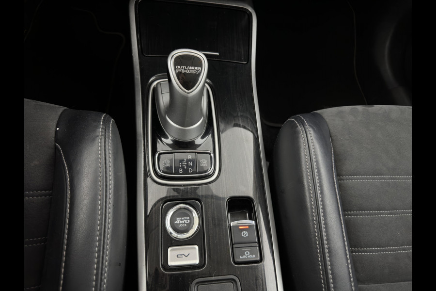 Mitsubishi Outlander 2.0 PHEV (Plug-In) Pure (INCL-BTW) Aut. *LEATHER-MICROFIBRE | COMFORTSEATS | CARPLAY | CAMERA | DAB+ | KEYLESS | PRIVACY-GLASS | SHIFT-PADDLES | TOWBAR | 16''ALU*