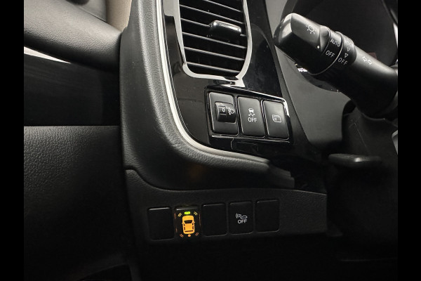 Mitsubishi Outlander 2.0 PHEV (Plug-In) Pure (INCL-BTW) Aut. *LEATHER-MICROFIBRE | COMFORTSEATS | CARPLAY | CAMERA | DAB+ | KEYLESS | PRIVACY-GLASS | SHIFT-PADDLES | TOWBAR | 16''ALU*