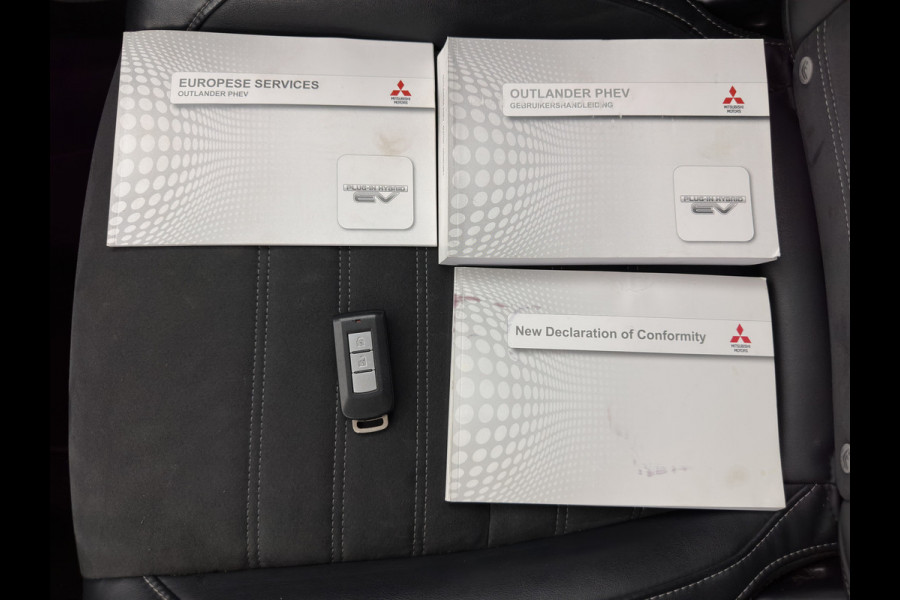 Mitsubishi Outlander 2.0 PHEV (Plug-In) Pure (INCL-BTW) Aut. *LEATHER-MICROFIBRE | COMFORTSEATS | CARPLAY | CAMERA | DAB+ | KEYLESS | PRIVACY-GLASS | SHIFT-PADDLES | TOWBAR | 16''ALU*