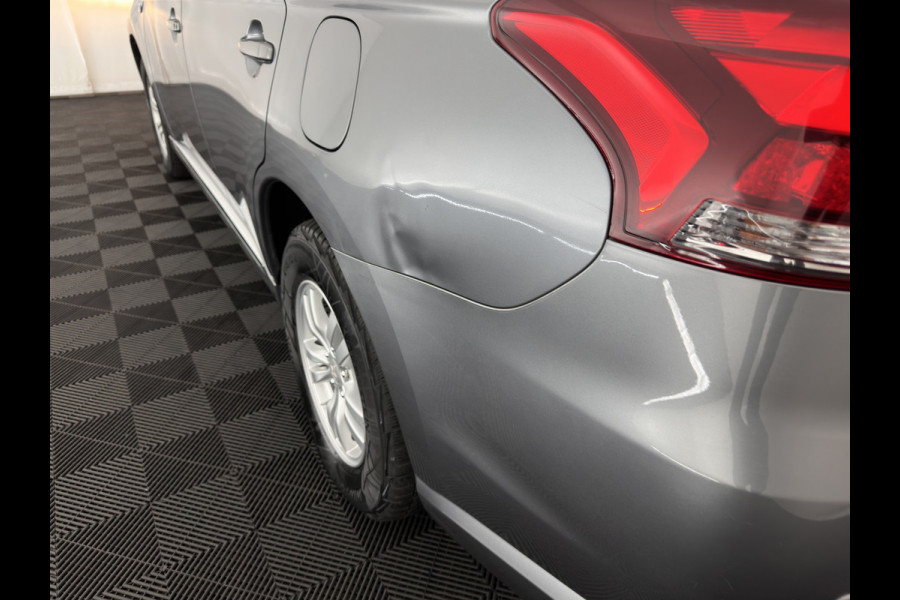 Mitsubishi Outlander 2.0 PHEV (Plug-In) Pure (INCL-BTW) Aut. *LEATHER-MICROFIBRE | COMFORTSEATS | CARPLAY | CAMERA | DAB+ | KEYLESS | PRIVACY-GLASS | SHIFT-PADDLES | TOWBAR | 16''ALU*