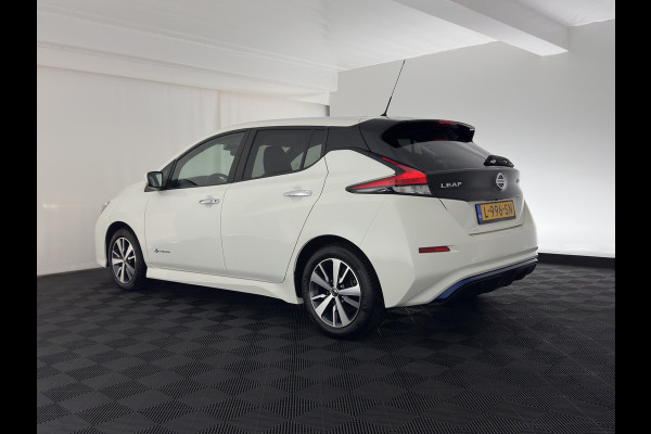 Nissan Leaf Acenta 40 kWh {SOH-90%} Aut. *ADAPTIVE-CRUISE | KEYLESS | NAVI-FULLMAP | BLIND-SPOT | DAB+ | COMFORTSEATS | DIGI-COCKPIT | PRIVACY-GLASS | CAMERA |  17"ALU*
