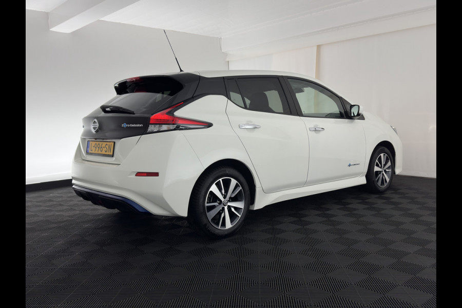 Nissan Leaf Acenta 40 kWh {SOH-90%} Aut. *ADAPTIVE-CRUISE | KEYLESS | NAVI-FULLMAP | BLIND-SPOT | DAB+ | COMFORTSEATS | DIGI-COCKPIT | PRIVACY-GLASS | CAMERA |  17"ALU*