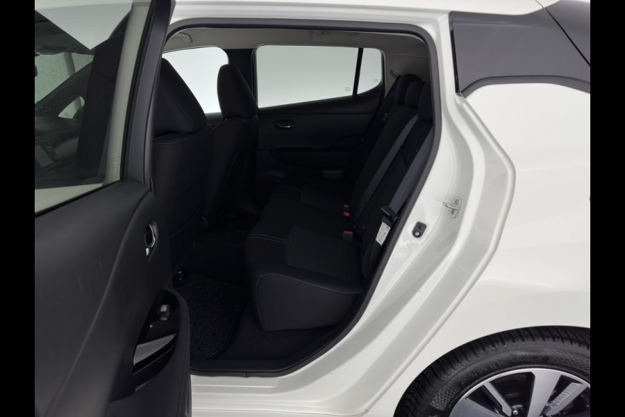 Nissan Leaf Acenta 40 kWh {SOH-90%} Aut. *ADAPTIVE-CRUISE | KEYLESS | NAVI-FULLMAP | BLIND-SPOT | DAB+ | COMFORTSEATS | DIGI-COCKPIT | PRIVACY-GLASS | CAMERA |  17"ALU*