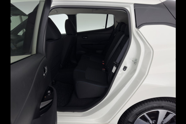 Nissan Leaf Acenta 40 kWh {SOH-90%} Aut. *ADAPTIVE-CRUISE | KEYLESS | NAVI-FULLMAP | BLIND-SPOT | DAB+ | COMFORTSEATS | DIGI-COCKPIT | PRIVACY-GLASS | CAMERA |  17"ALU*