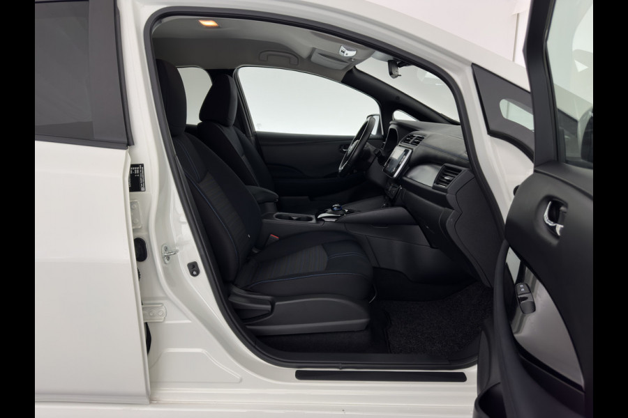 Nissan Leaf Acenta 40 kWh {SOH-90%} Aut. *ADAPTIVE-CRUISE | KEYLESS | NAVI-FULLMAP | BLIND-SPOT | DAB+ | COMFORTSEATS | DIGI-COCKPIT | PRIVACY-GLASS | CAMERA |  17"ALU*