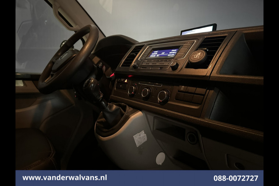 Volkswagen Transporter 2.0 TDI 150pk L2H1 Euro6 Airco | Camera | Leder | Cruisecontrol | 2500kg Trekhaak Parkeersensoren