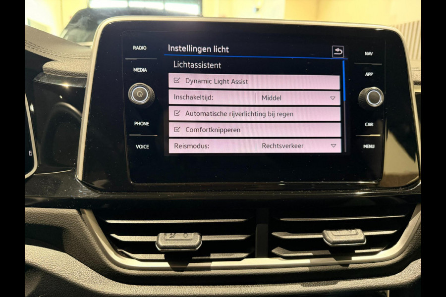 Volkswagen T-Roc 1.5 TSI R-Line Pano|IQ|Keyless|Virtual|Camera|ACC|Carplay|Stoel&Stuurverwarming|Parkassistent