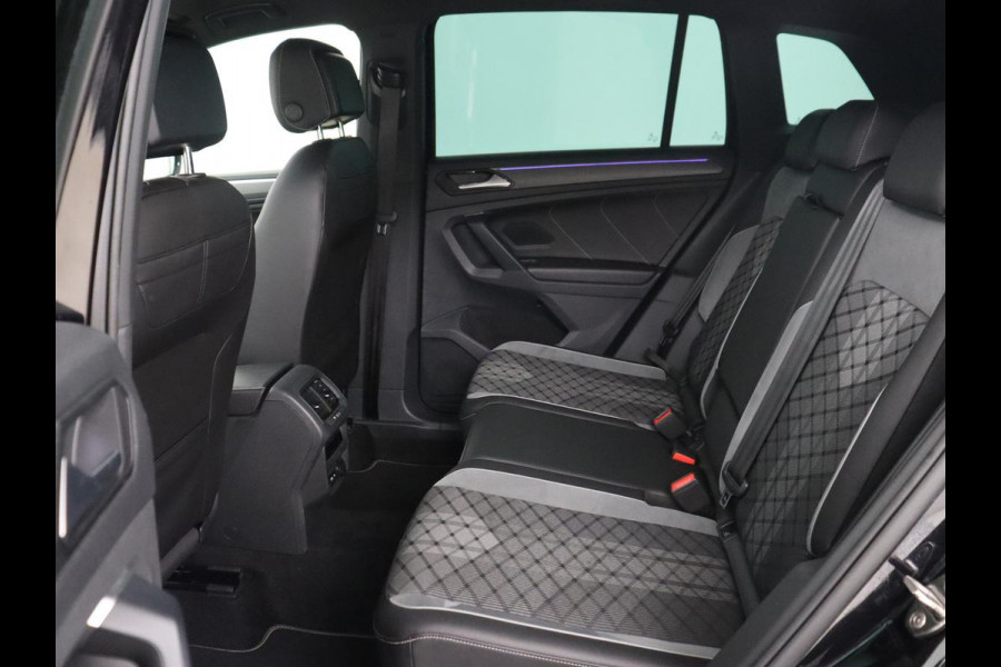 Volkswagen Tiguan 1.5 TSI R-Line | Camera | Matrix LED | Adaptive cruise | Carplay | Navigatie | Keyless | 19'' | Virtual Cockpit | Climate control | Parkeerhulp